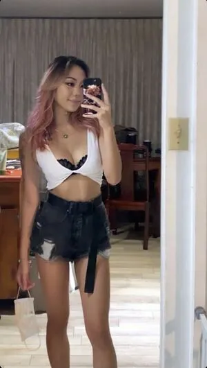 Cayla Pang Thumbnail Picture