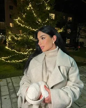 Cemre Felekoglu Thumbnail Picture