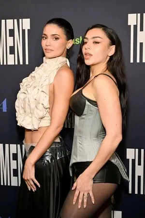 Charli XCX OnlyFans Leaked Free Thumbnail Picture - #DHCdlTtRun