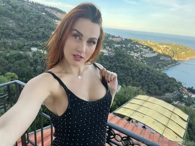 Charlie Red Thumbnail Picture