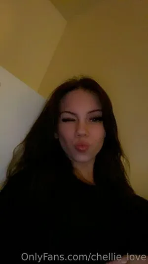 Chellie Michi Thumbnail Picture