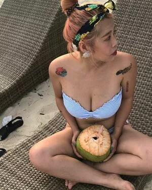 Chen OnlyFans Leaked Free Thumbnail Picture - #EYlTHwZ6kE