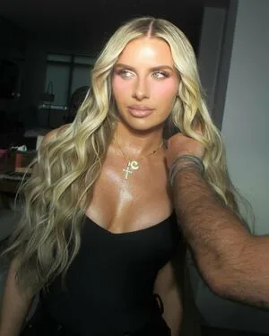 Chloe Burrows OnlyFans Leaked Free Thumbnail Picture - #7iKY9A4He3
