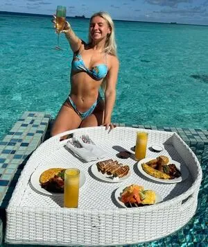 Chloe Burrows OnlyFans Leaked Free Thumbnail Picture - #yC9z3bn23y