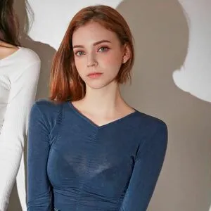Chloe Chuu Thumbnail Picture