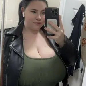 Chloe Finneran Thumbnail Picture
