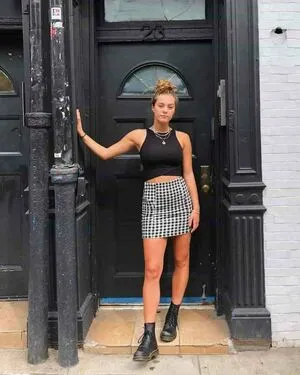 Chloe Lang Thumbnail Picture