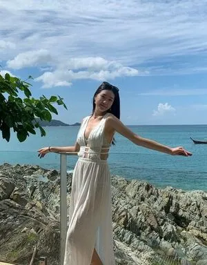 Chloe Luk Thumbnail Picture