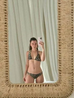 Chloe Schnapp Thumbnail Picture