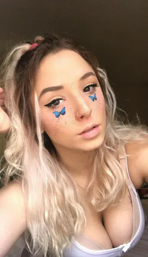 Chloekinks Thumbnail Picture