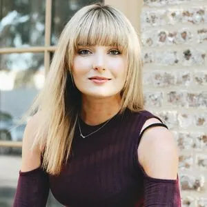 Christina Robinson Thumbnail Picture