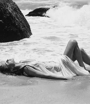 Cintia Dicker Thumbnail Picture