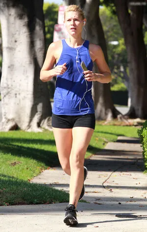 Claire Danes Profile Thumbnail