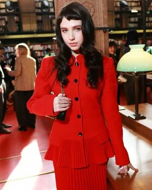 Clairo OnlyFans Leaked Free Thumbnail Picture - #DPL7nEBega
