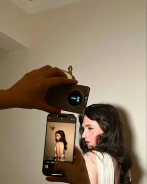 Clairo OnlyFans Leaked Free Thumbnail Picture - #OsLuuV2u82