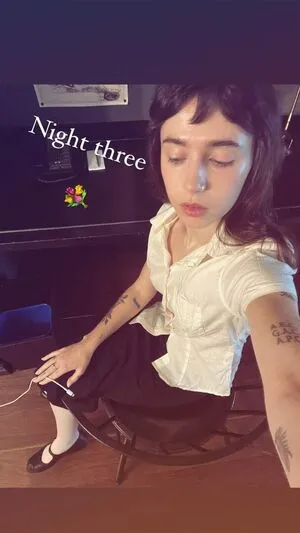 Clairo OnlyFans Leaked Free Thumbnail Picture - #irBdlfndag