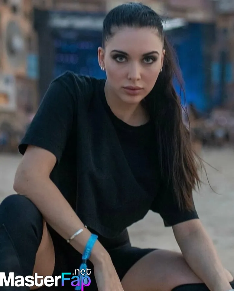 Clara Cuv OnlyFans Leak Picture - #5maaw72m6a.