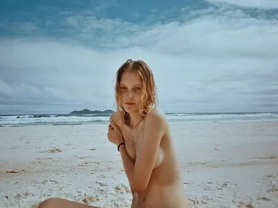 Clara Etcheverry Thumbnail Picture