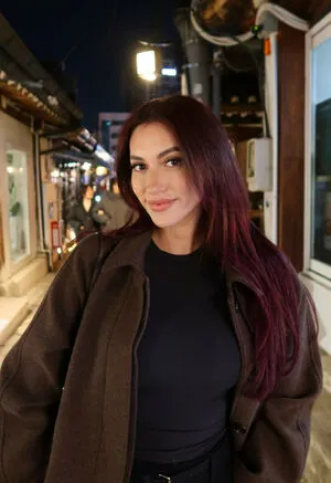 Clara Gomez Thumbnail Picture