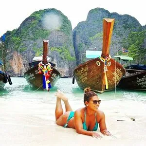 Claudia Freitas Thumbnail Picture