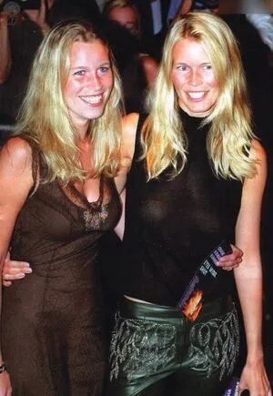 Claudia Schiffer Thumbnail Picture