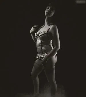 Colle Ct Moments Model Mom Thumbnail Picture