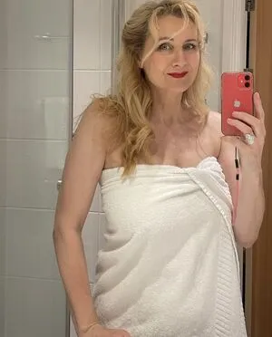 Corrinne Wicks Profile Thumbnail