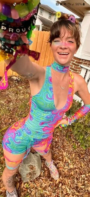 Courtney Allison Cowles Thumbnail Picture