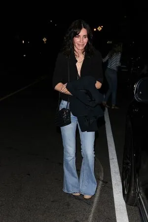 Courtney Cox Profile Thumbnail