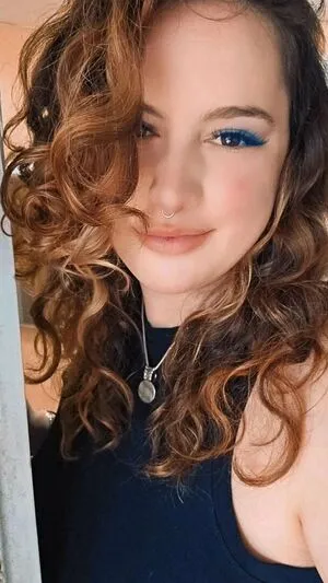 Courtney Lynch Thumbnail Picture