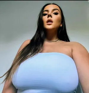 Courtney Maloney Thumbnail Picture