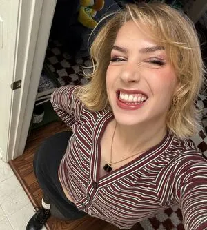 Courtney Miller Thumbnail Picture