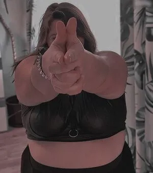 Curvy Antonia Thumbnail Picture