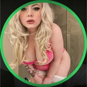 Curvydani Thumbnail Picture