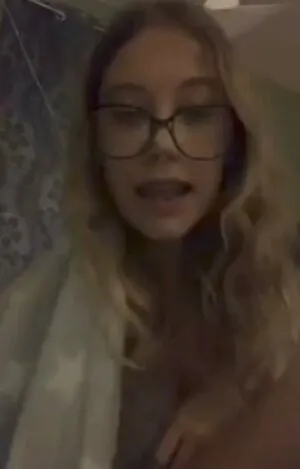 Cute Yellow Thumbnail Picture