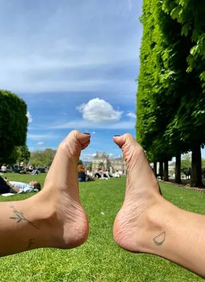Cutestickyfeet Thumbnail Picture