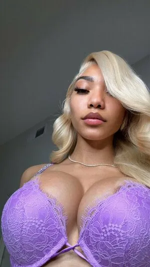Cydney Slade Thumbnail Picture