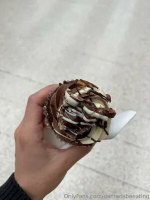 Damarisbeeating Thumbnail Picture
