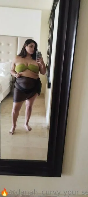 Danah Curvy Thumbnail Picture