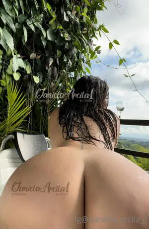 Daniela Arcila1 Thumbnail Picture