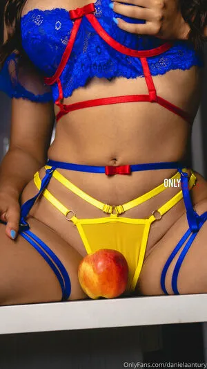 Danielaantury OnlyFans Leaked Free Thumbnail Picture - #AgWgbmJPWG