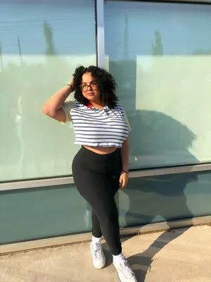 Deanelizyunes Thumbnail Picture