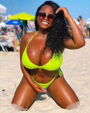 Debora Diassde_ Thumbnail Picture