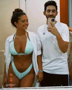 Debora Gomes Thumbnail Picture