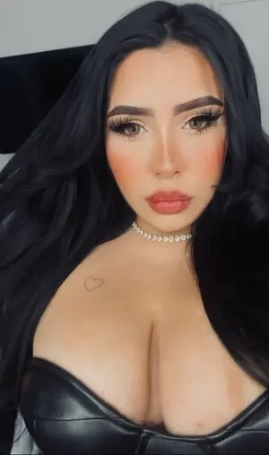 Dee Caro Thumbnail Picture