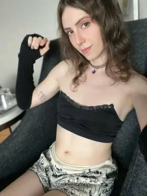 Dee Dee Thumbnail Picture