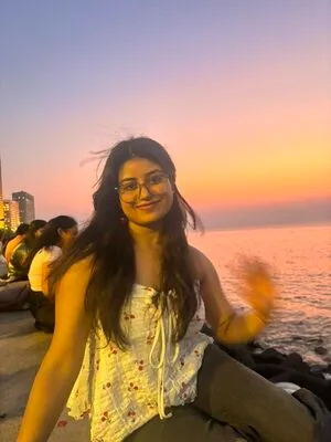 Deepanshi Thumbnail Picture