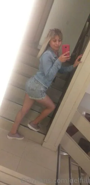 Delfiiii Thumbnail Picture