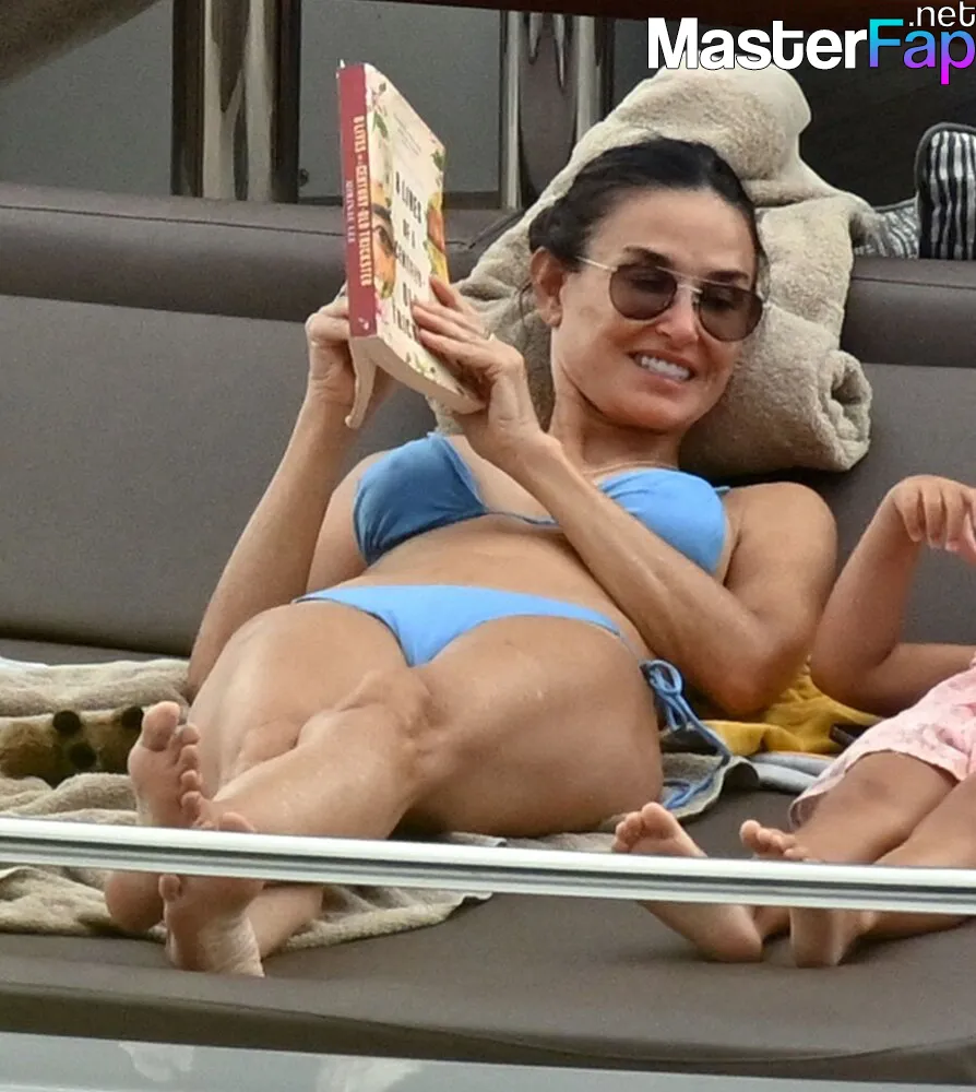Demi moore toes