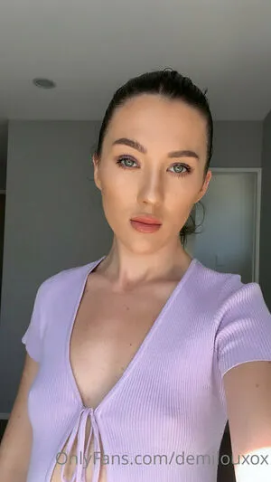 demilouxox Thumbnail Picture